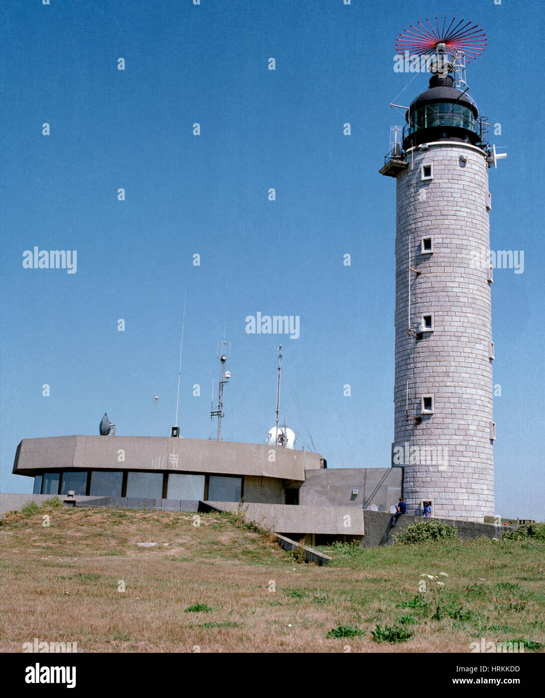 AJAXNETPHOTO. 1996. CAP GRIS-NEZ, FRANKREICH. - EIN LEUCHTTURM AUF EINER KLIPPE MIT BLICK AUF DEN ENGLISCHEN KANAL. FOTO: JONATHAN EASTLAND/AJAX REF:96018 Stockfoto