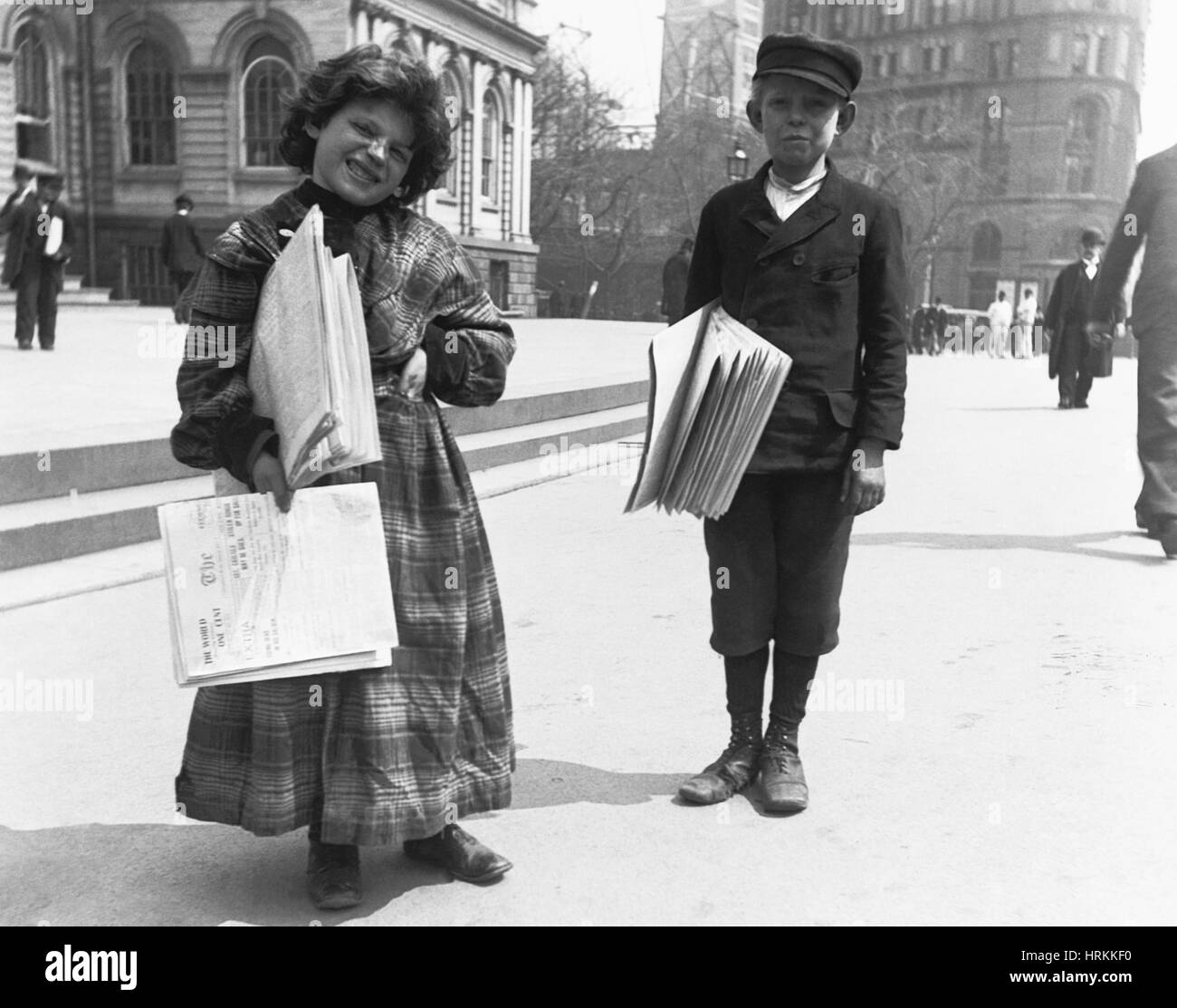 Newsgirl und Zeitungsjunge, 1893 Stockfoto