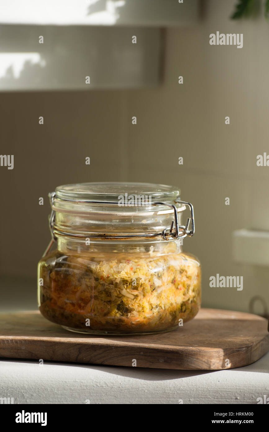 Bio-Küche. Hausgemachtes Sauerkraut Stockfoto