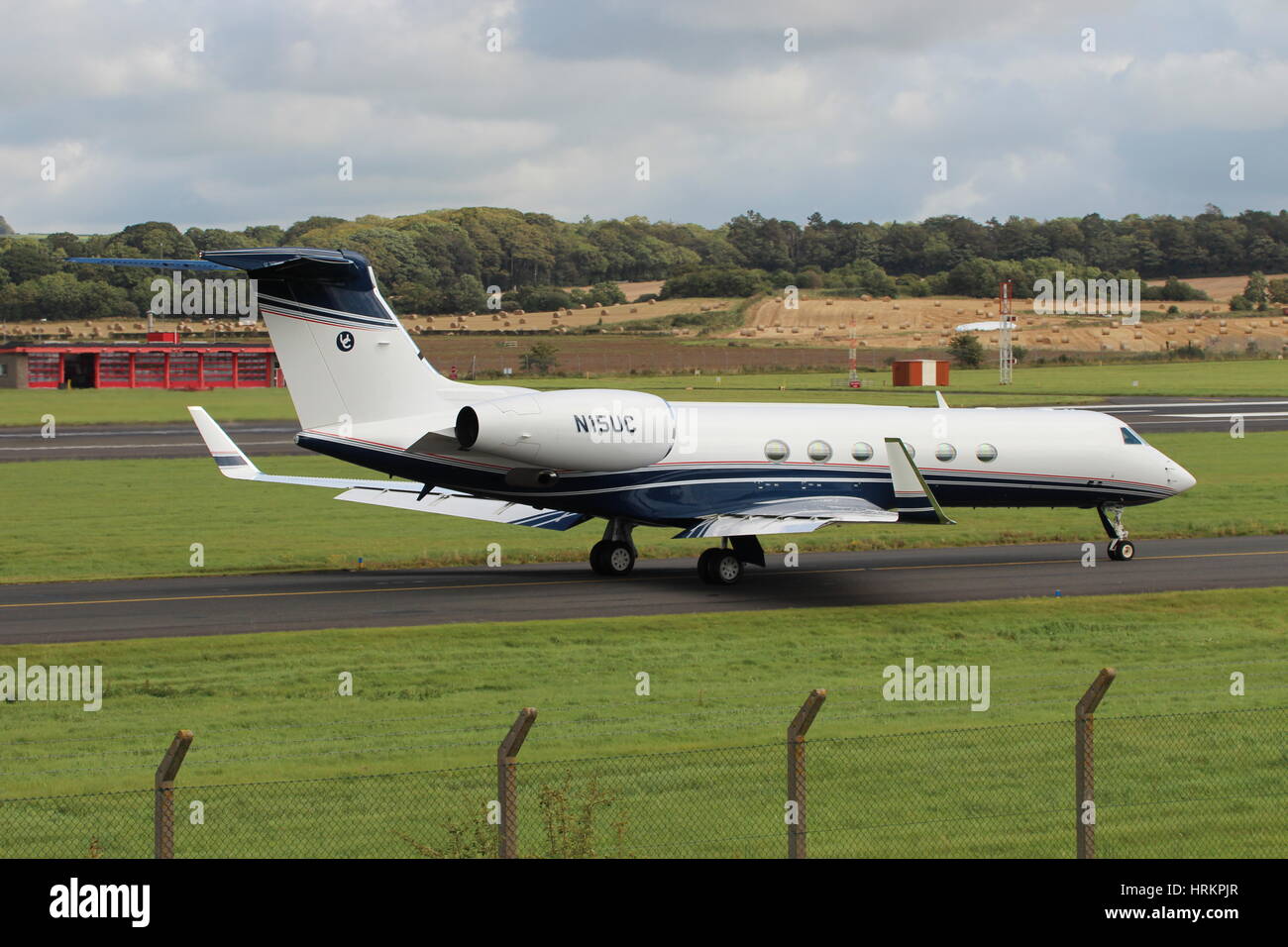 N15UC, eine Gulfstream Aerospace G-V betriebenen Vereinten Unternehmen am Flughafen Prestwick. Stockfoto
