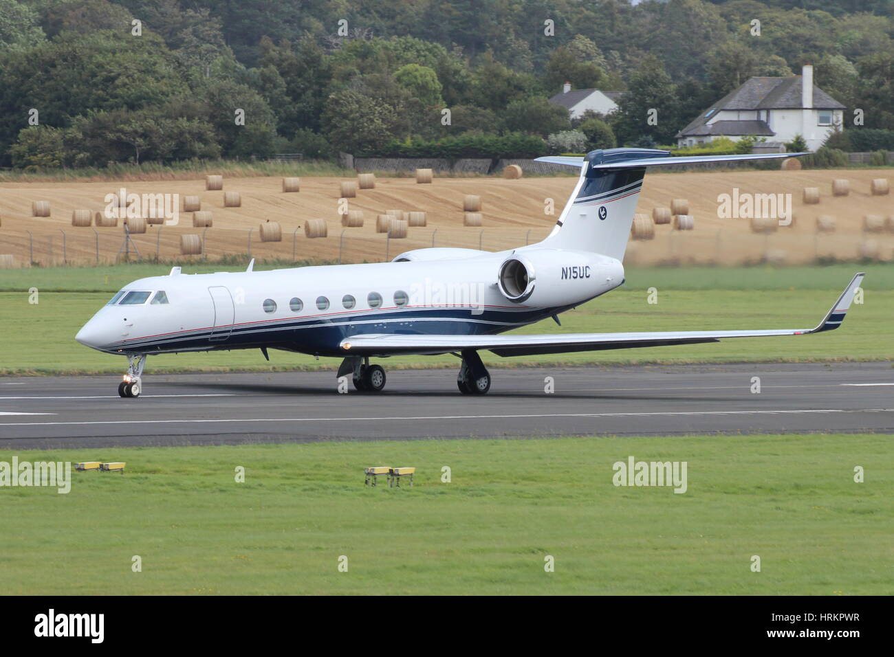N15UC, eine Gulfstream Aerospace G-V betriebenen Vereinten Unternehmen am Flughafen Prestwick. Stockfoto