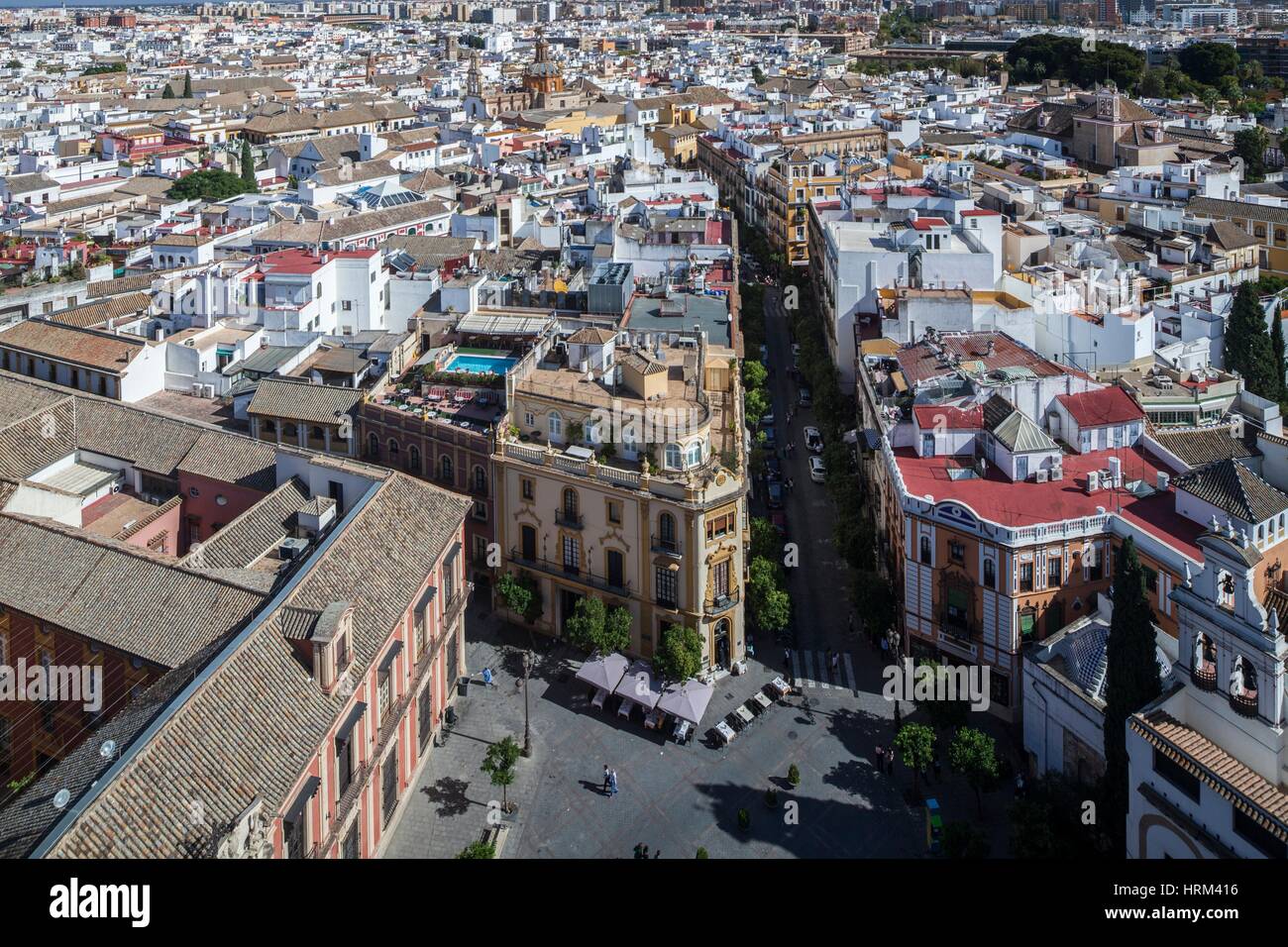 Nach Osten auf Sevilla Stadtzentrum von der Giralda Turm, Spanien. Stockfoto