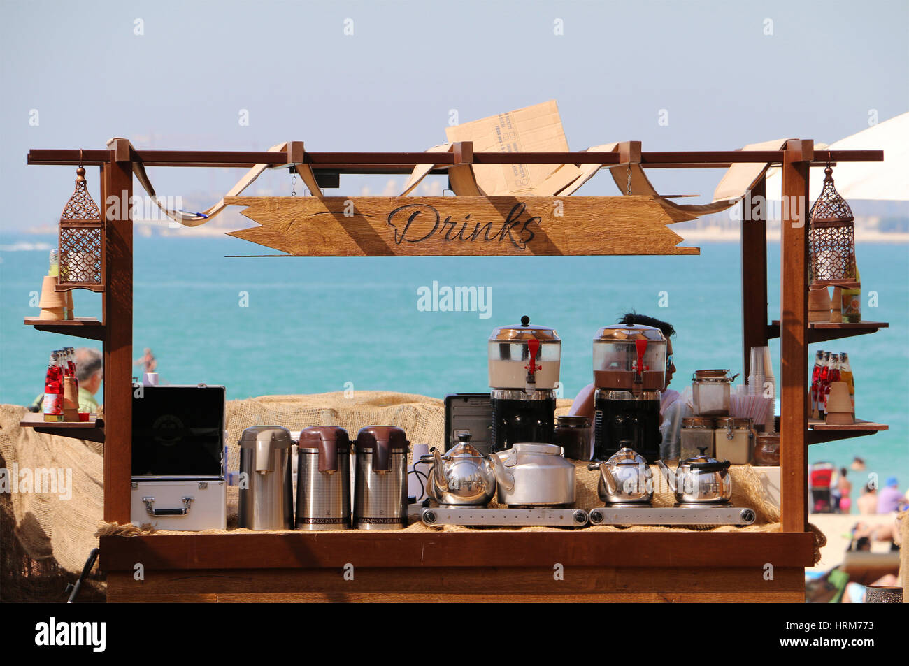 kleine offene Bar am Strand Stockfoto