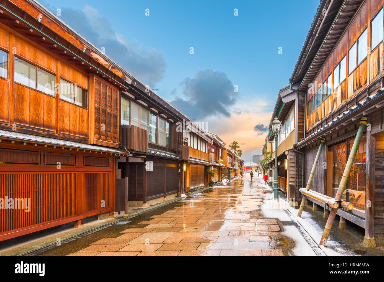 Kanazawa, Japan bei Nishi Chaya Altstadt im Winter. Stockfoto