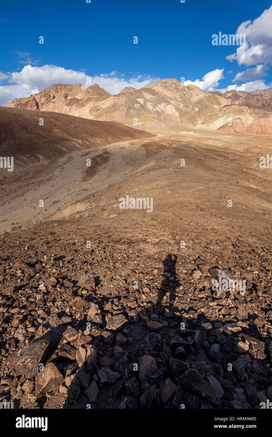 Menschen, Touristen, Besucher, Artist Drive, schwarze Berge, Death Valley Nationalpark, Death Valley, Kalifornien, USA, Nordamerika Stockfoto