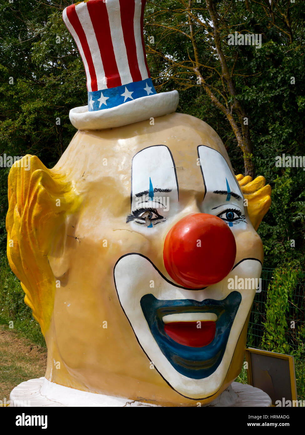 Clown Gesicht auf Anhänger aus Wanderzirkus in Frankreich Stockfoto