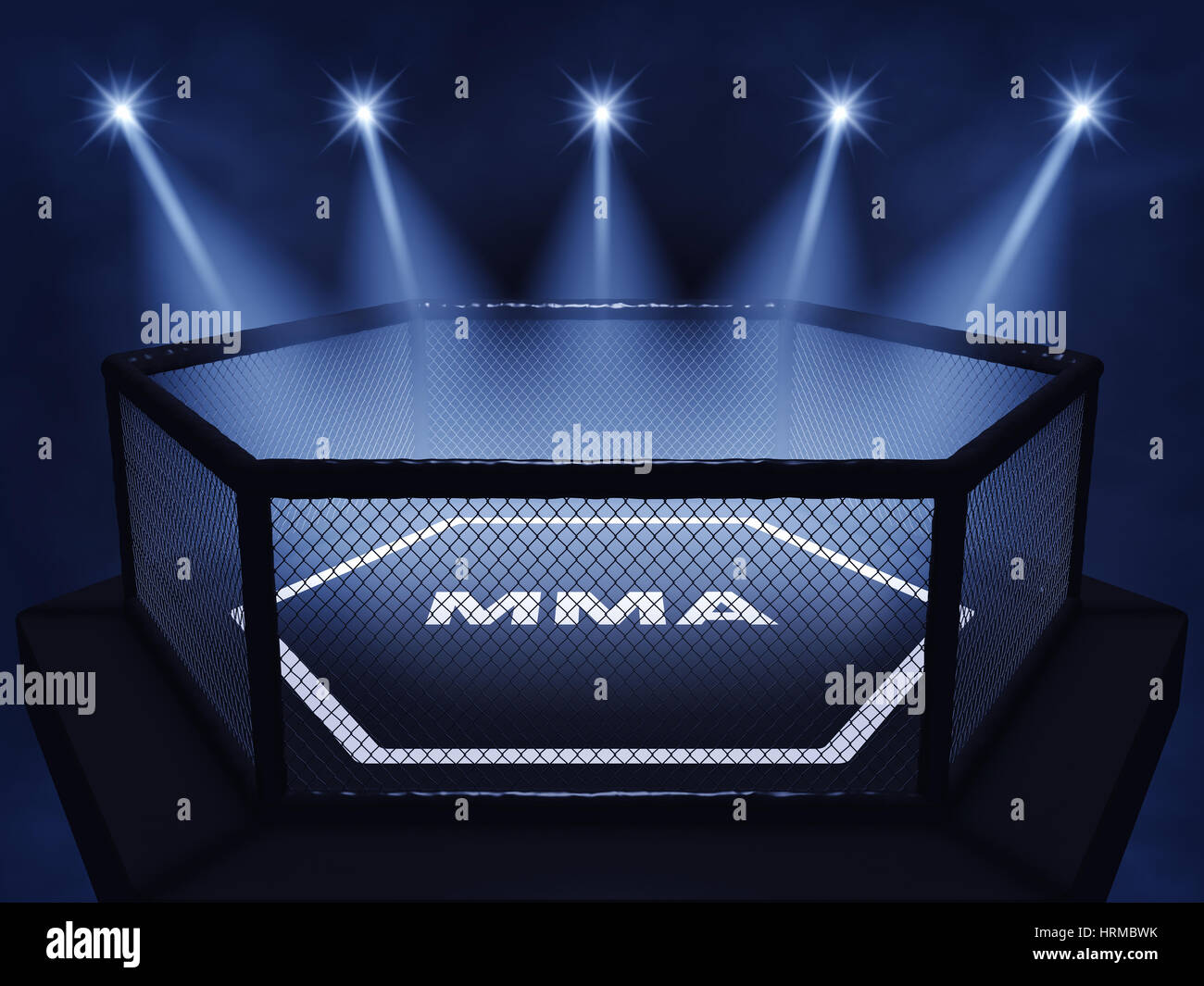 MMA Käfig beleuchtet von Strahlern, Mixed Martial Arts Kampf Nacht Event Stockfoto
