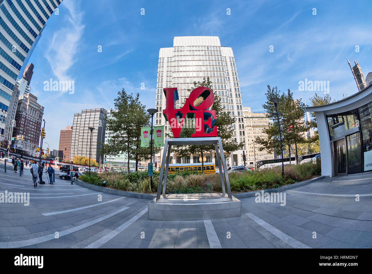 Philadelphia-Ansicht mit berühmten Liebe Skulptur, Pennsylvania, USA Stockfoto