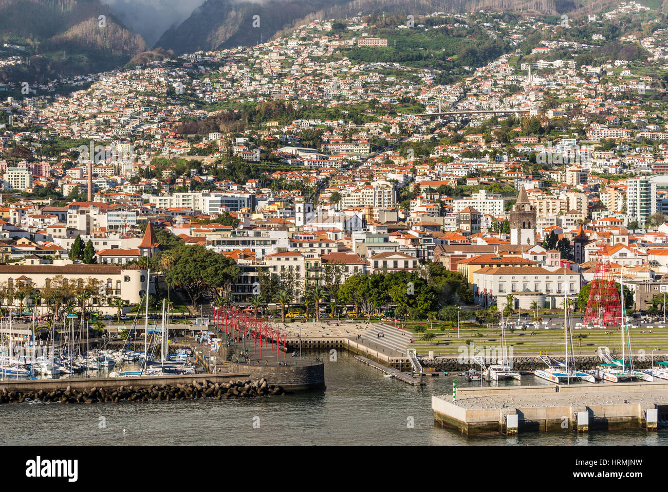 Funchal, Madeira, Portugal - 10. Dezember 2016: Panoramablick auf Funchal auf der Insel Madeira, Portugal. Stockfoto