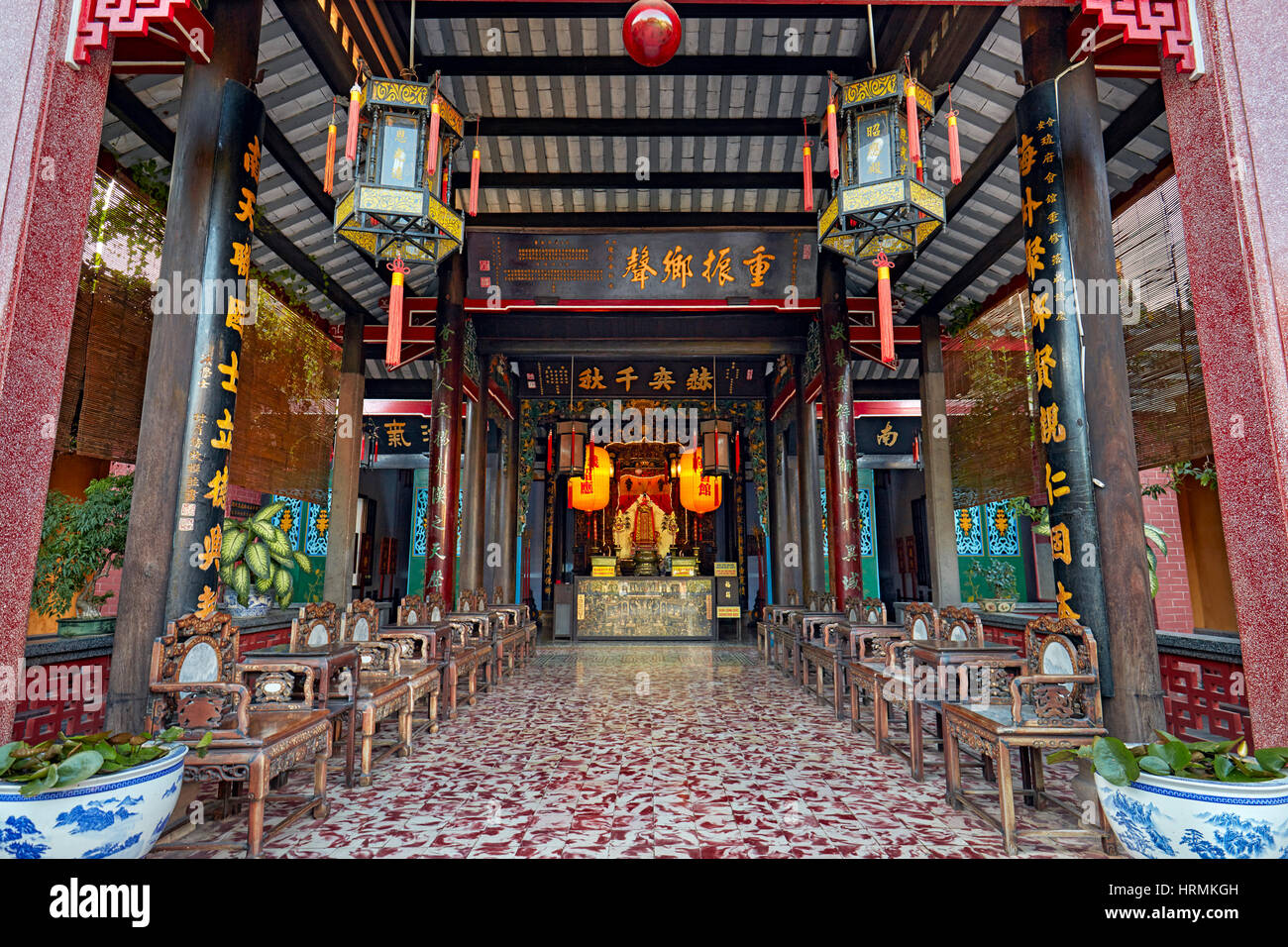 Innenraum der Hainan-Montagehalle. Hoi an eine alte Stadt, Provinz Quang Nam, Vietnam. Stockfoto
