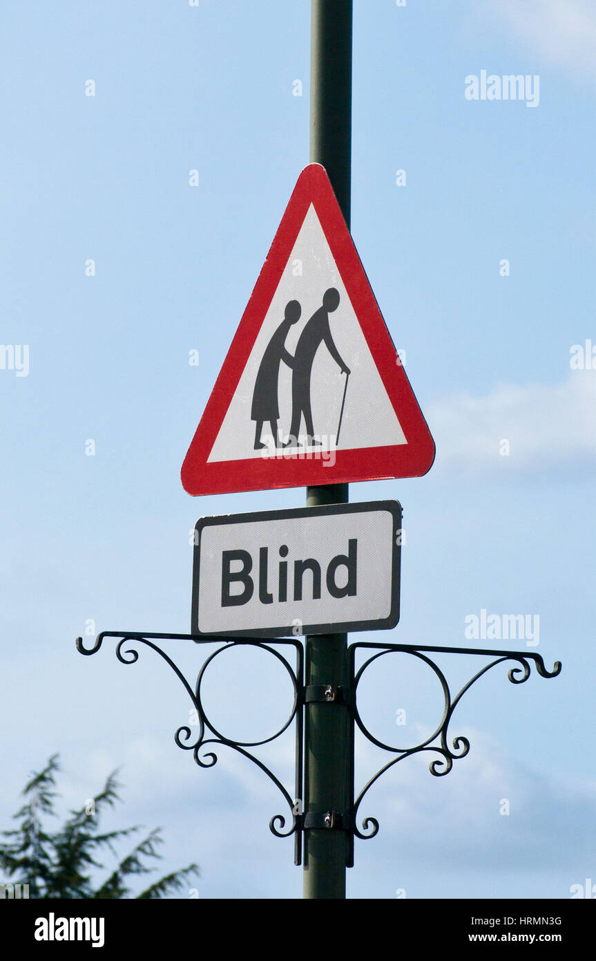 Warnung dreieckigen Zeichen blinde UK Wegweiser Verkehrszeichen Stockfoto