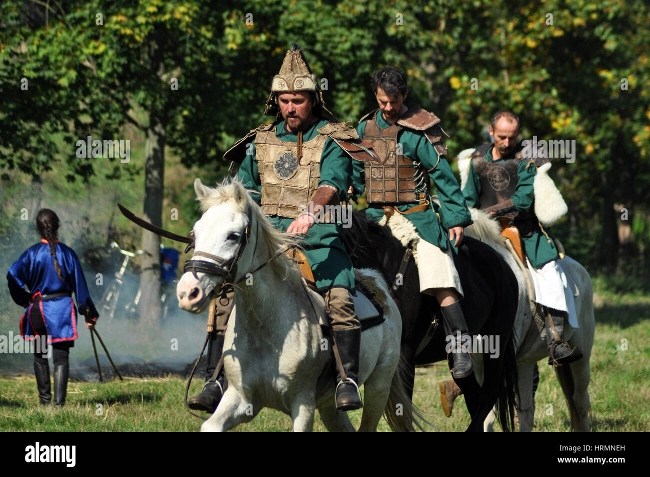 Cluj-Napoca, Rumänien-Oktober 3: Eagles Calata nomadischen Mitglieder Gruppe eine kostenlose Reitsport Demonstration mit hunnischen und archaischen Gödöllö Stockfoto