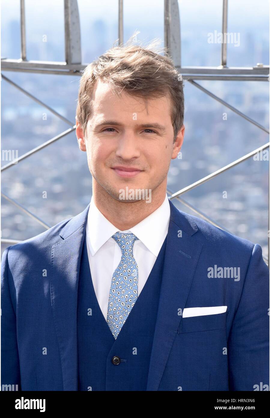 New York, NY, USA. 3. März 2017. Freddie Stroma bei einem öffentlichen Auftritt für die Besetzung des ABCs immer wieder Besuche Empire State Building, Empire State Building, New York, NY 3. März 2017. Bildnachweis: Derek Sturm/Everett Collection/Alamy Live-Nachrichten Stockfoto