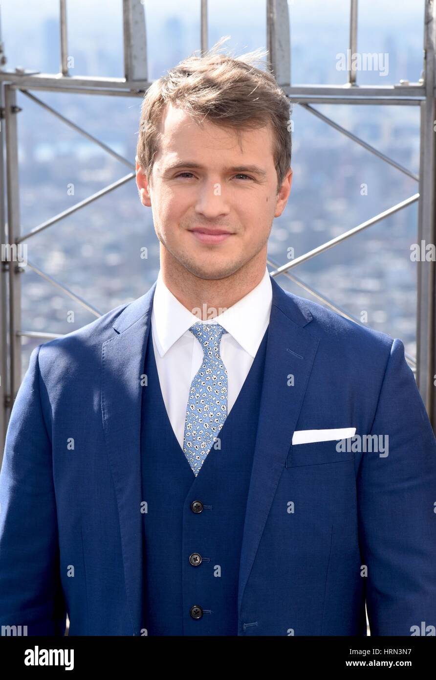 New York, NY, USA. 3. März 2017. Freddie Stroma bei einem öffentlichen Auftritt für die Besetzung des ABCs immer wieder Besuche Empire State Building, Empire State Building, New York, NY 3. März 2017. Bildnachweis: Derek Sturm/Everett Collection/Alamy Live-Nachrichten Stockfoto