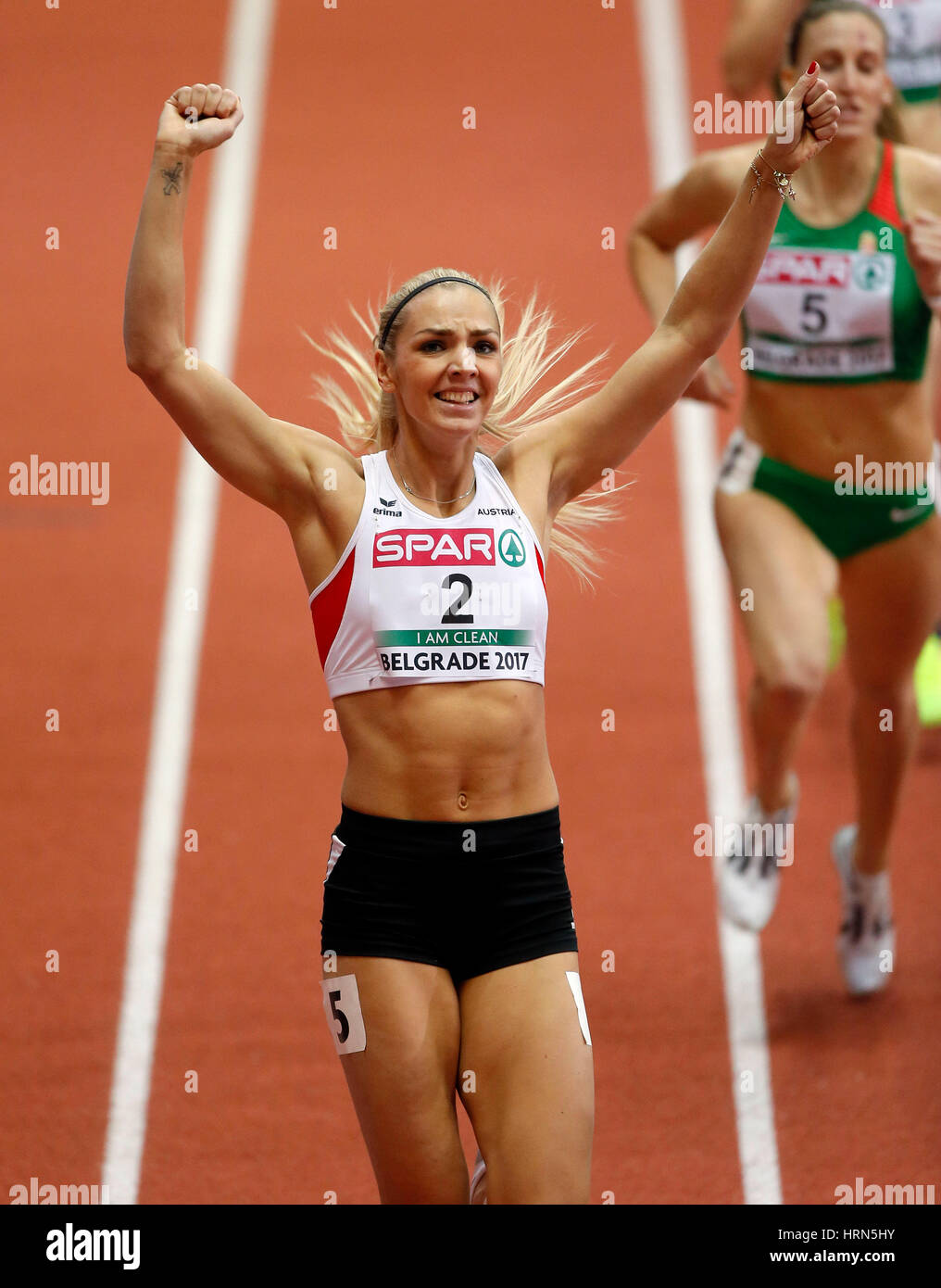 Belgrad, Serbien. 3. März 2017. Österreichs Ivona Dadic (L ...