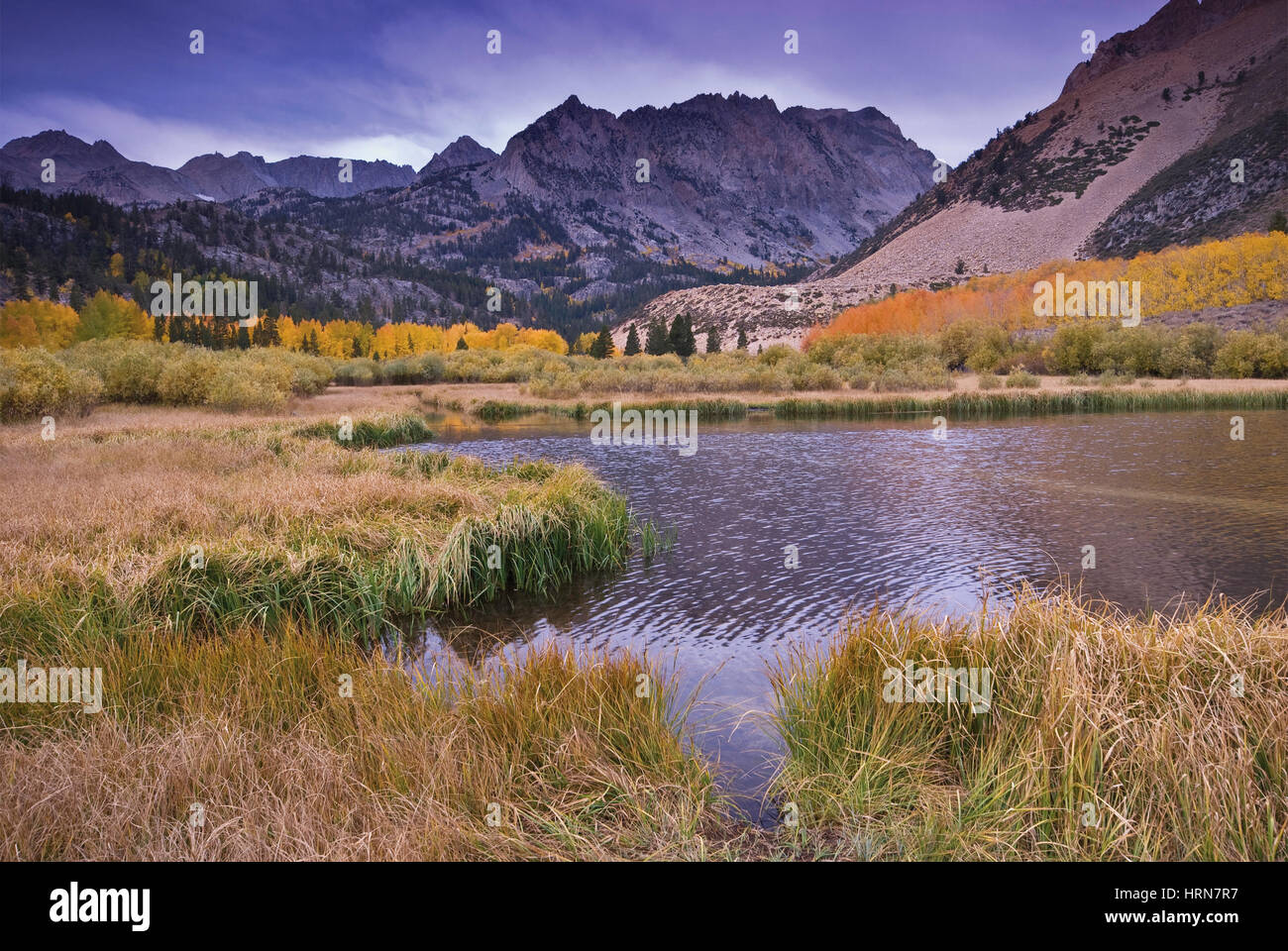 North Lake in Sabrina Becken im Herbst Mt. Lamarck in weiter Ferne Evolution Region, John Muir Wilderness, östliche Sierra Nevada, Kalifornien, USA Stockfoto