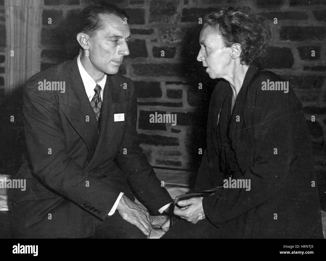 Jean frederic joliot curie Fotos und Bildmaterial in hoher Auflösung