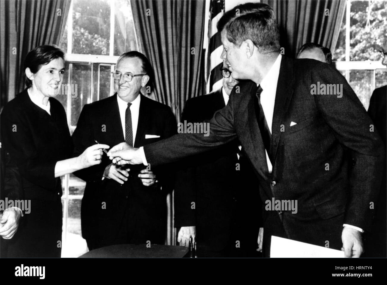 Präsident Kennedy und Frances Kelsey, 1962 Stockfoto