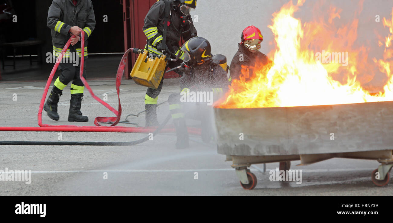Fire fighters during an exercise -Fotos und -Bildmaterial in hoher  Auflösung – Alamy