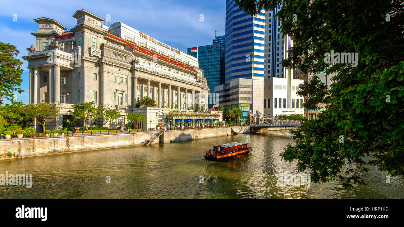 Fullerton Hotel auf dem Fluss Singapore River und Wolkenkratzer aus der Banken-und Geschäftsviertel, zentral, Central Business District, Anderson Bridge, Singa Stockfoto