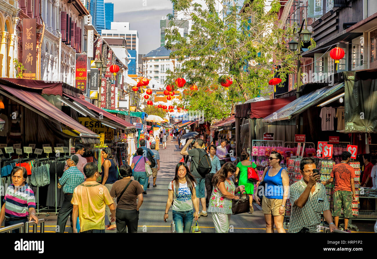 Fußgängerzone Pagoda Street, rote Lampe Signons auf der anderen Straßenseite, Chinatown, Singapur, Asien, Singapur Stockfoto