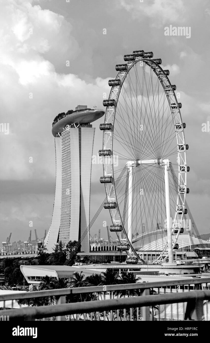 Riesenrad Singapore Flyer, futuristische Marina Bay Sands Hotel, Architekten Moshe Safdie, Marina Bay, zentralen Kern,, Singapur, Asien, Singapur Stockfoto