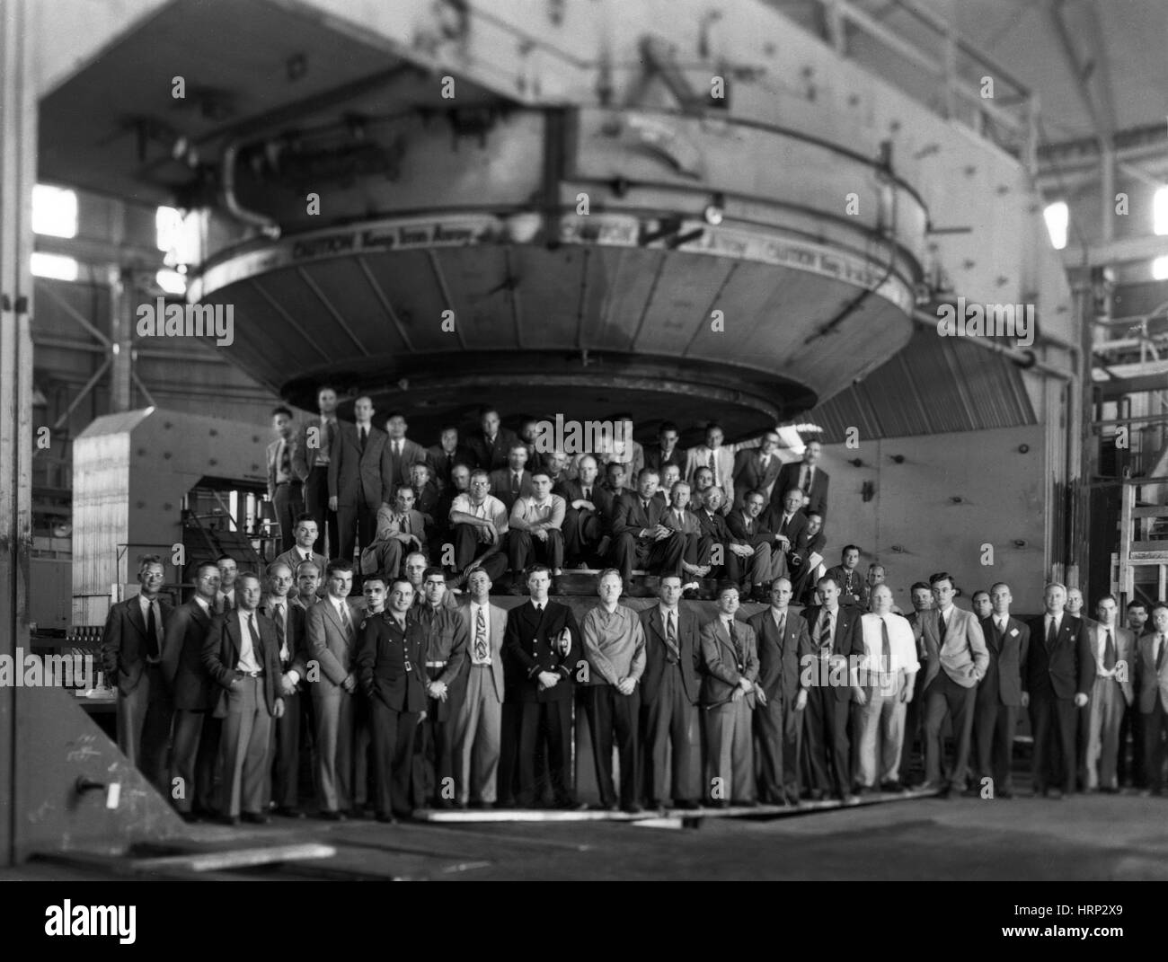 Lawrence und Mitarbeiter von 184 Zoll Zyklotron Stockfoto