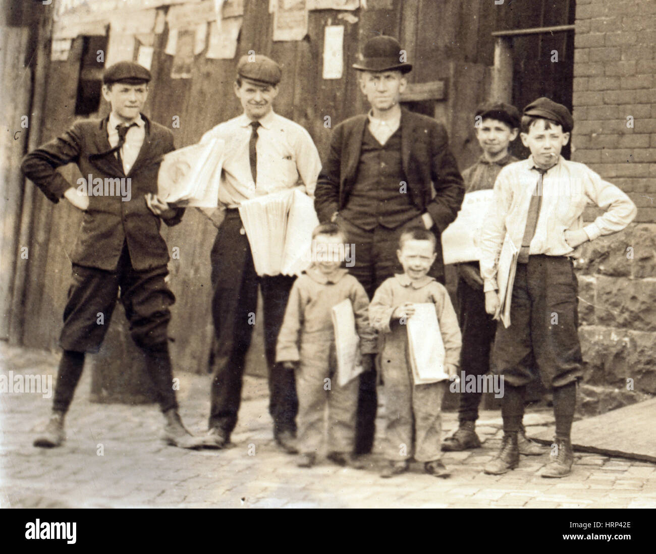 Zwillinge mit St. Louis Newsboys, 1910 Stockfoto
