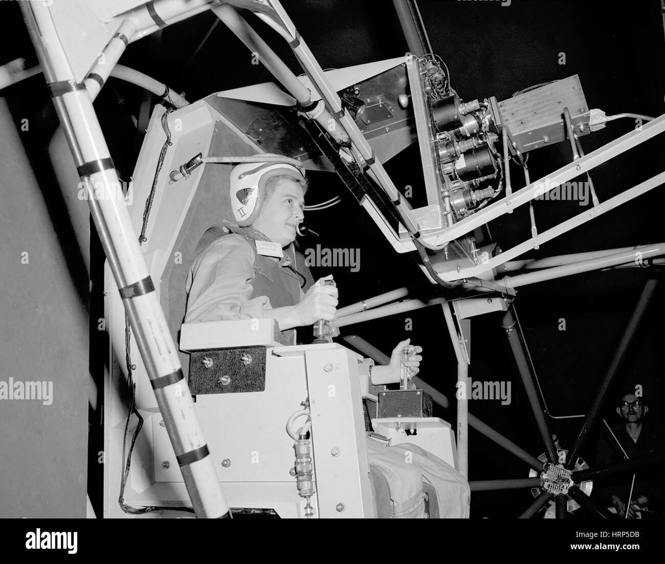 Jerrie Cobb testen Gimbal Rig, 1960 Stockfoto