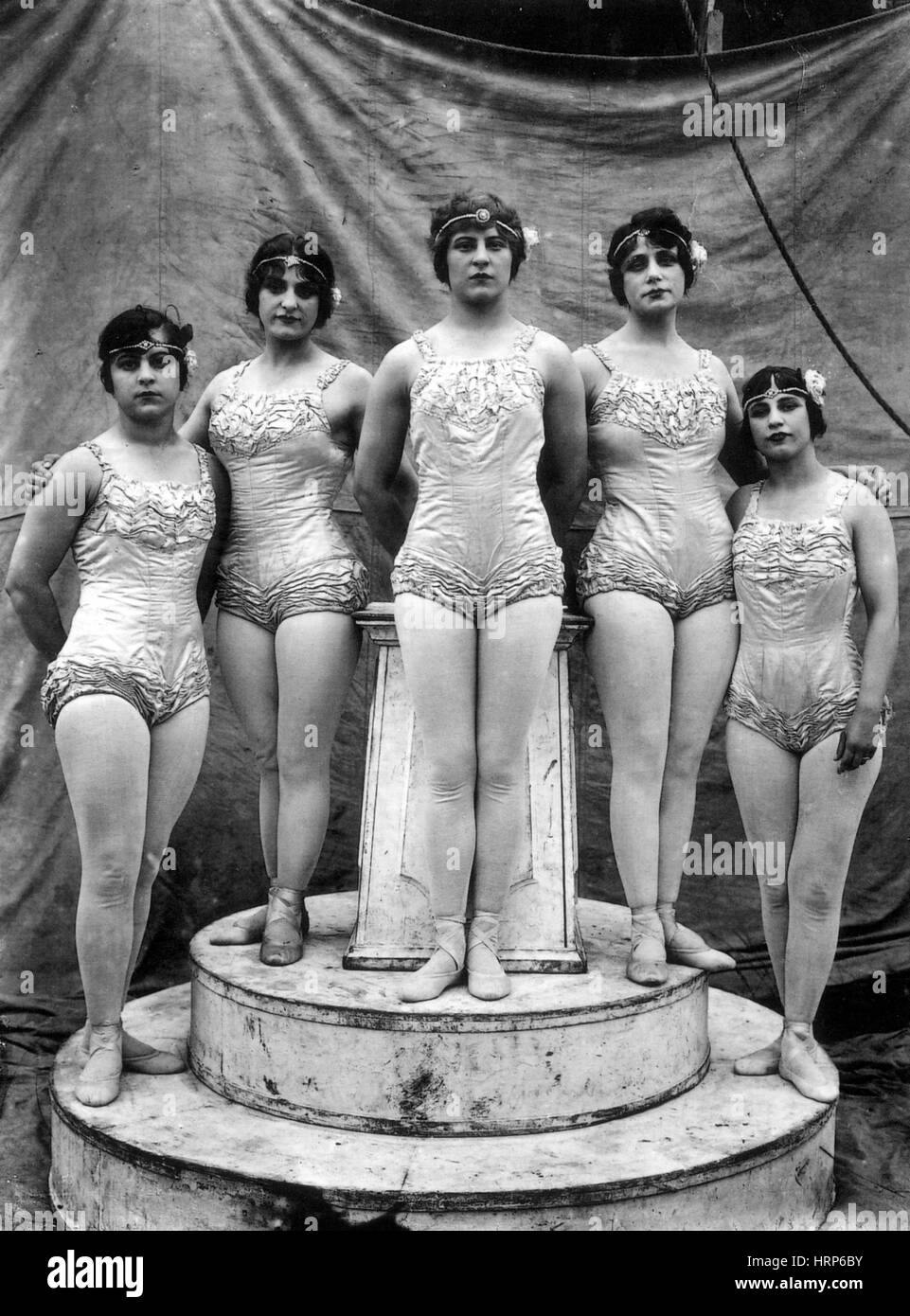 Zirkus-Akrobaten, 1916 Stockfoto