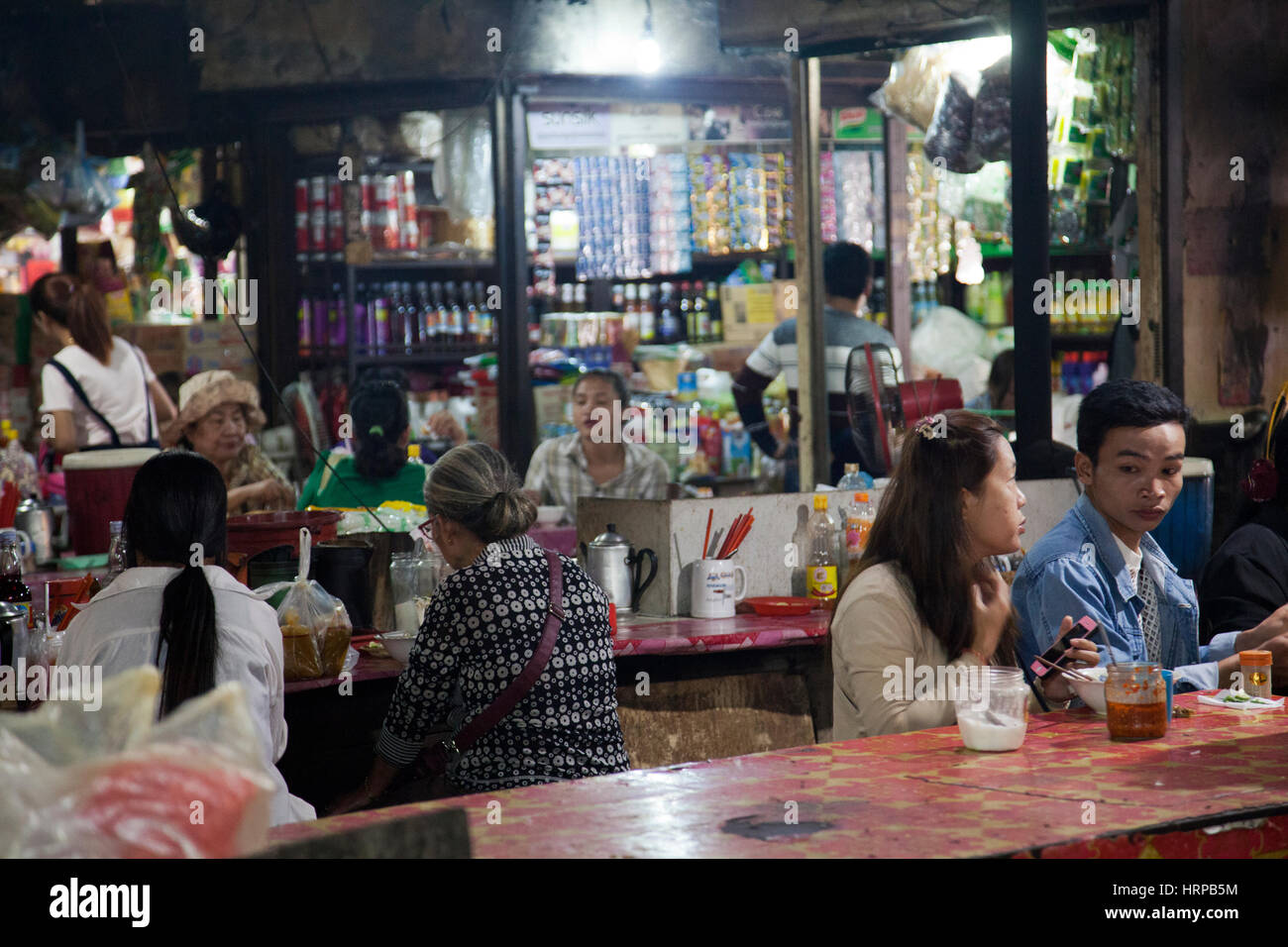 Indoor Cafe am Psaleu Markt in Siem Reap - Kambodscha Stockfoto