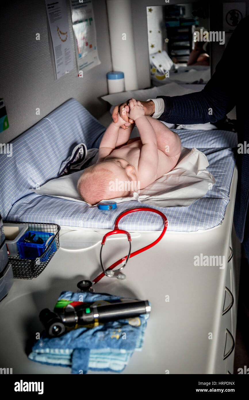 Für Allgemeinmedizin mit Baby. Stockfoto