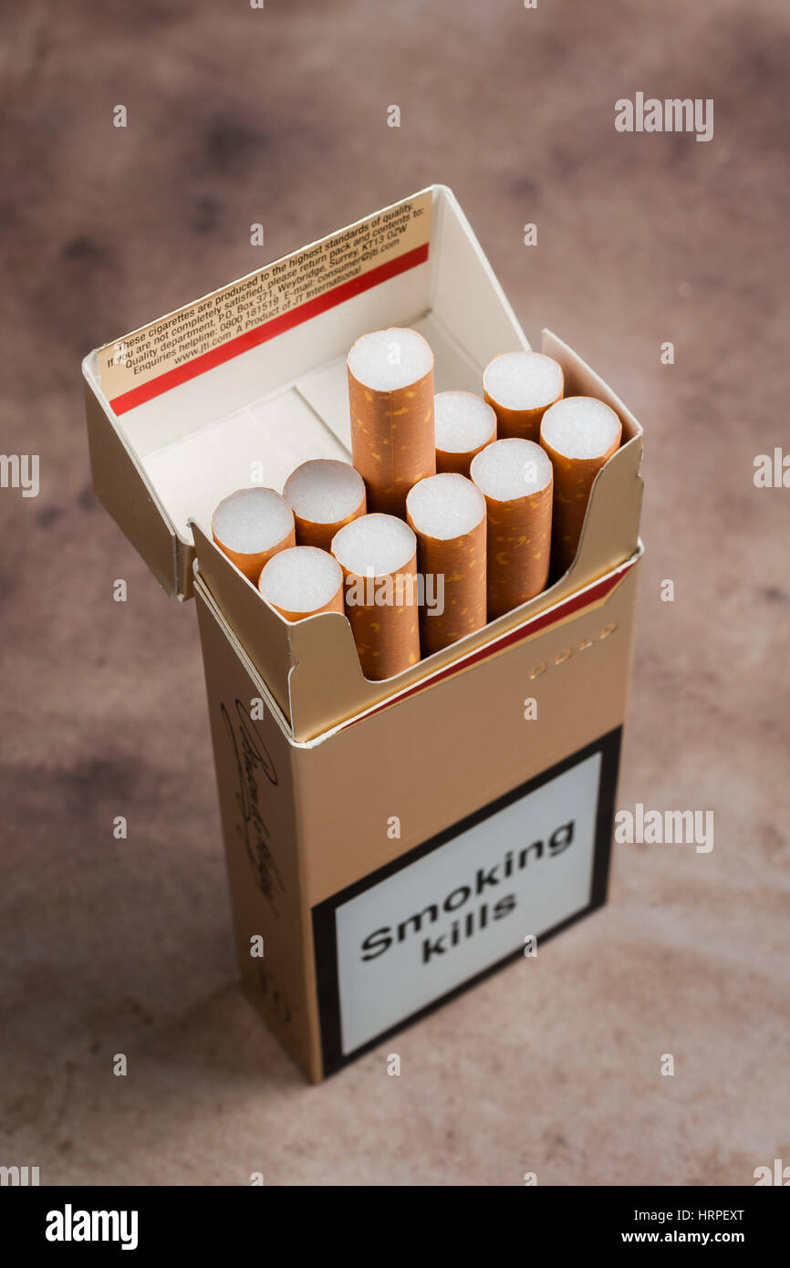 Packungen mit zehn Zigaretten nun verboten vom 21. Mai 2017 unter die Richtlinie der Europäischen Union Tabak Produkte des 20. Mai 2016 Stockfoto