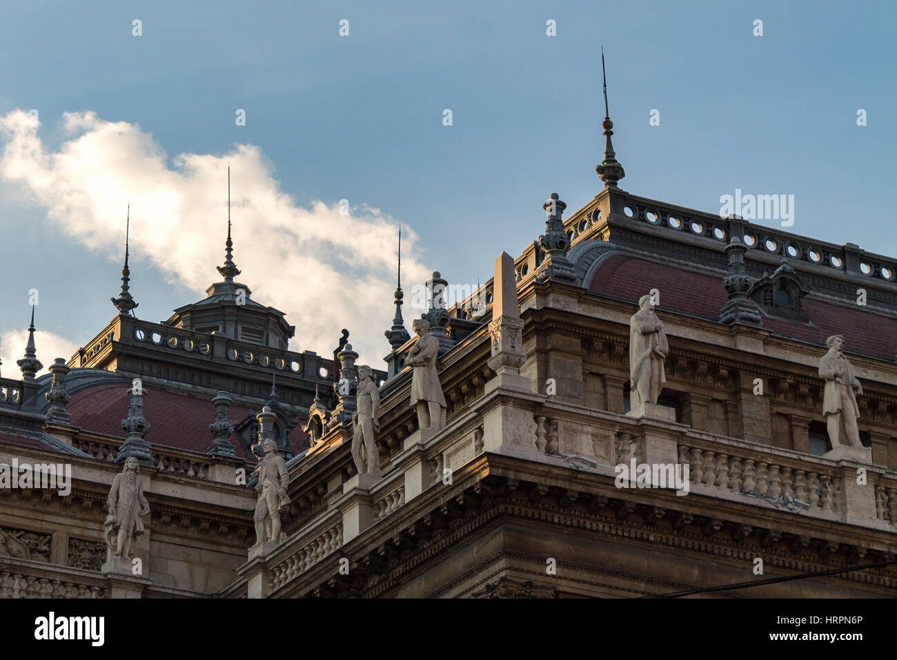 Ein Teil des Daches der ungarischen Staatsoper in Budapest, Ungarn Stockfoto