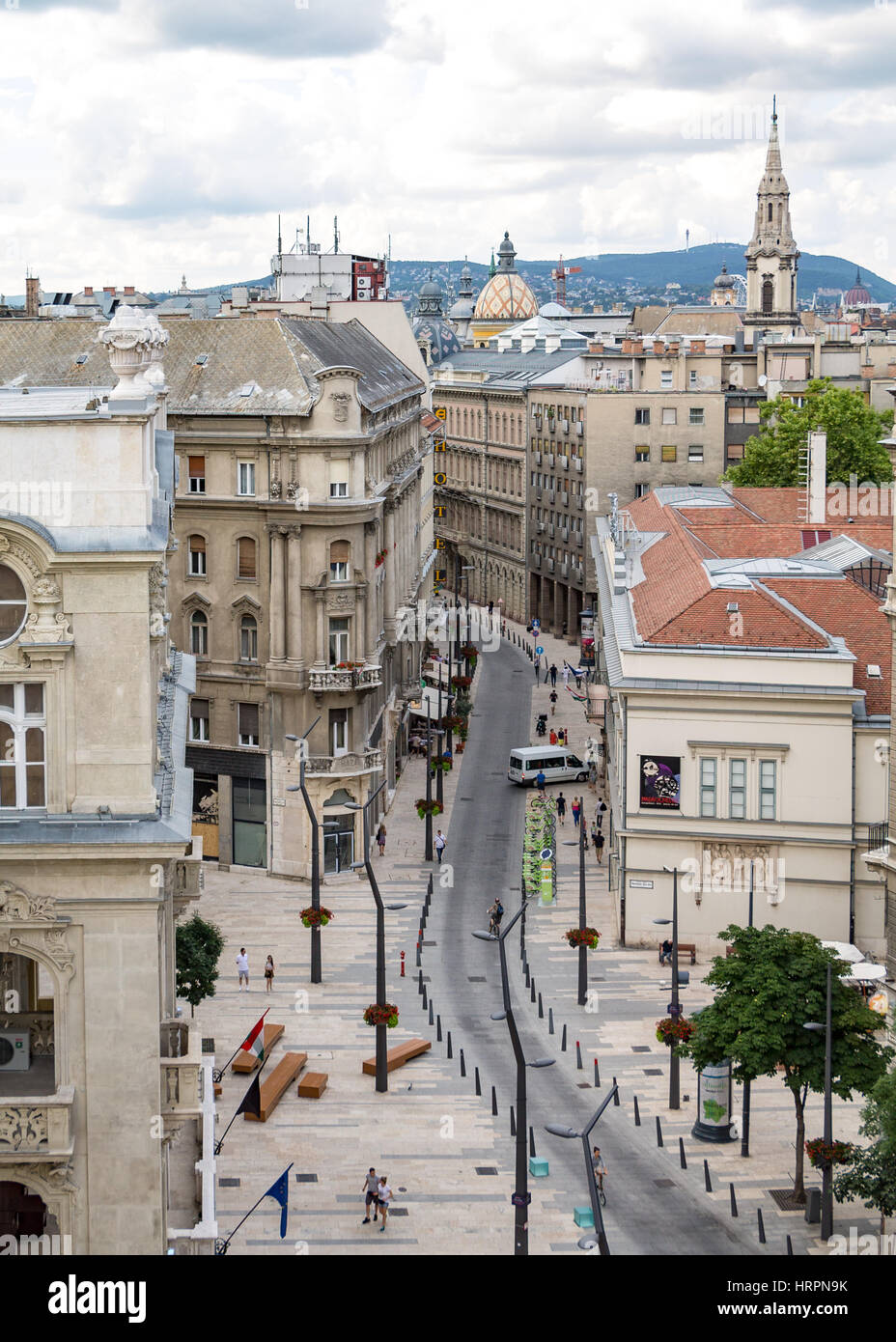 Ein überholter Tag bei Egyetem ter im Zentrum von Budapest, Ungarn von oben gesehen Stockfoto