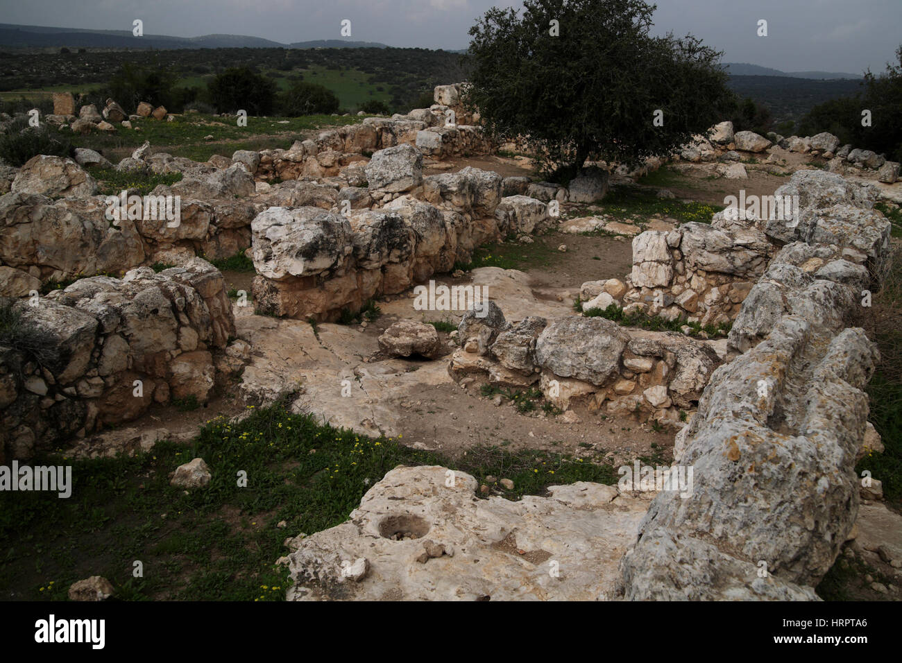 Ruinen des westlichen Teils der jüdischen Siedlung aus der Zeit des zweiten Tempels durch 10. Roman Legion unter der Leitung von Titus zerstört. Horvat Etri, Shfela, Israel. Stockfoto