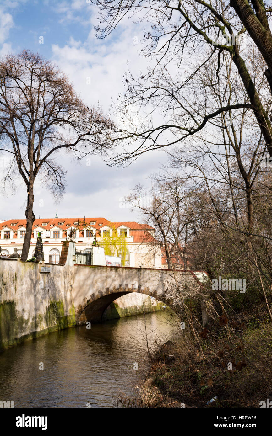 Brücke über Čertovka (des Teufels Kanal), Kampa Insel, Prag, Tschechische Republik, Europa Stockfoto