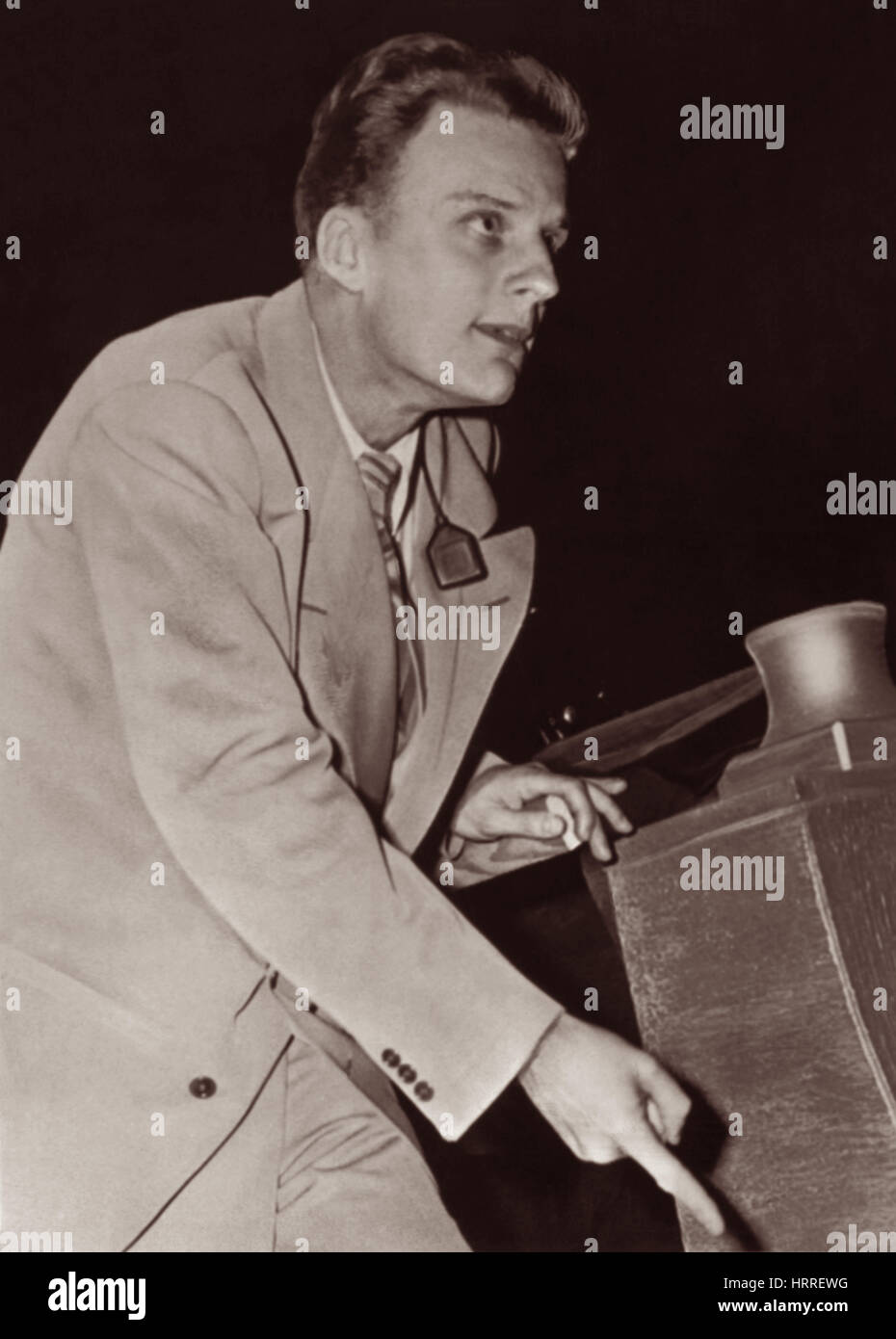 Billy Graham Predigt in einem Zelt treffen in Los Angeles, Kalifornien im Jahr 1949. (USA) Stockfoto