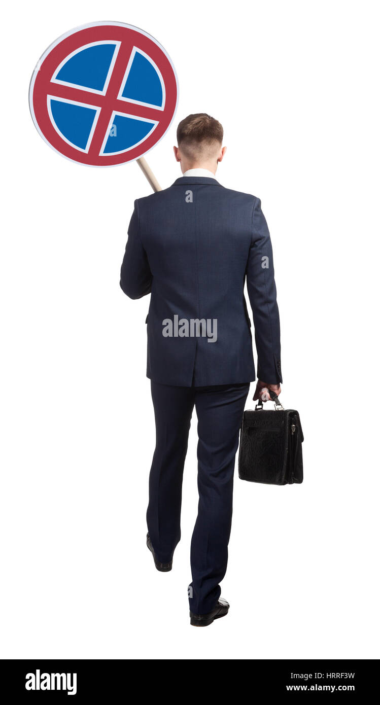 Offiziellen Mann trägt ein Schild, was bedeutet, dass Stop verboten ist. Isoliert auf weißem Hintergrund. Stockfoto