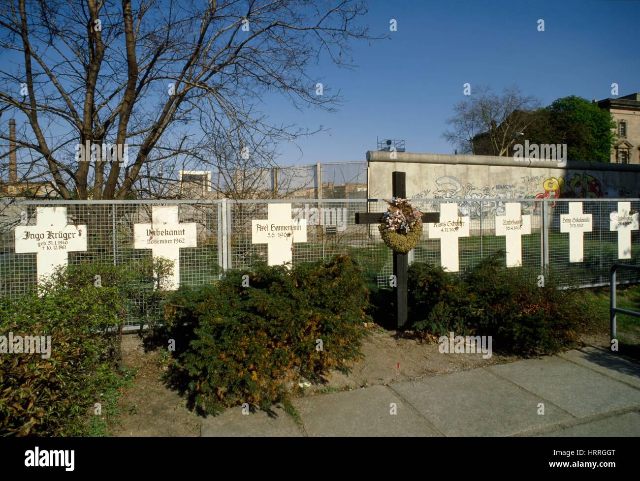 Berlin 1986, Denkmal für die Menschen tot in der Versuch der Deutschen Demokratischen Republik über die Wand verlassen Stockfoto