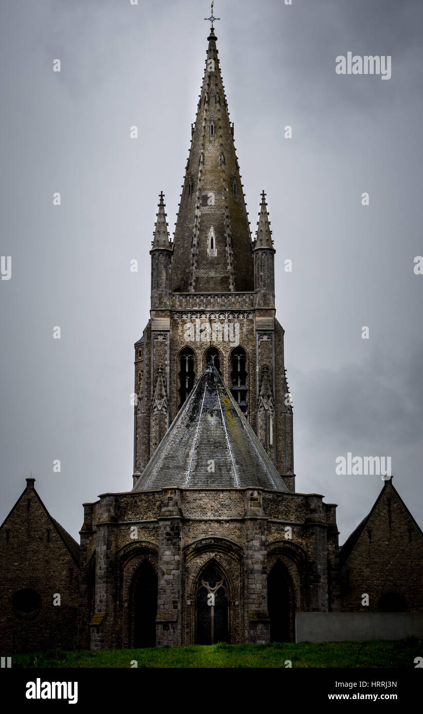 Eine kleine Kirche im Zentrum von Ypern. Stockfoto