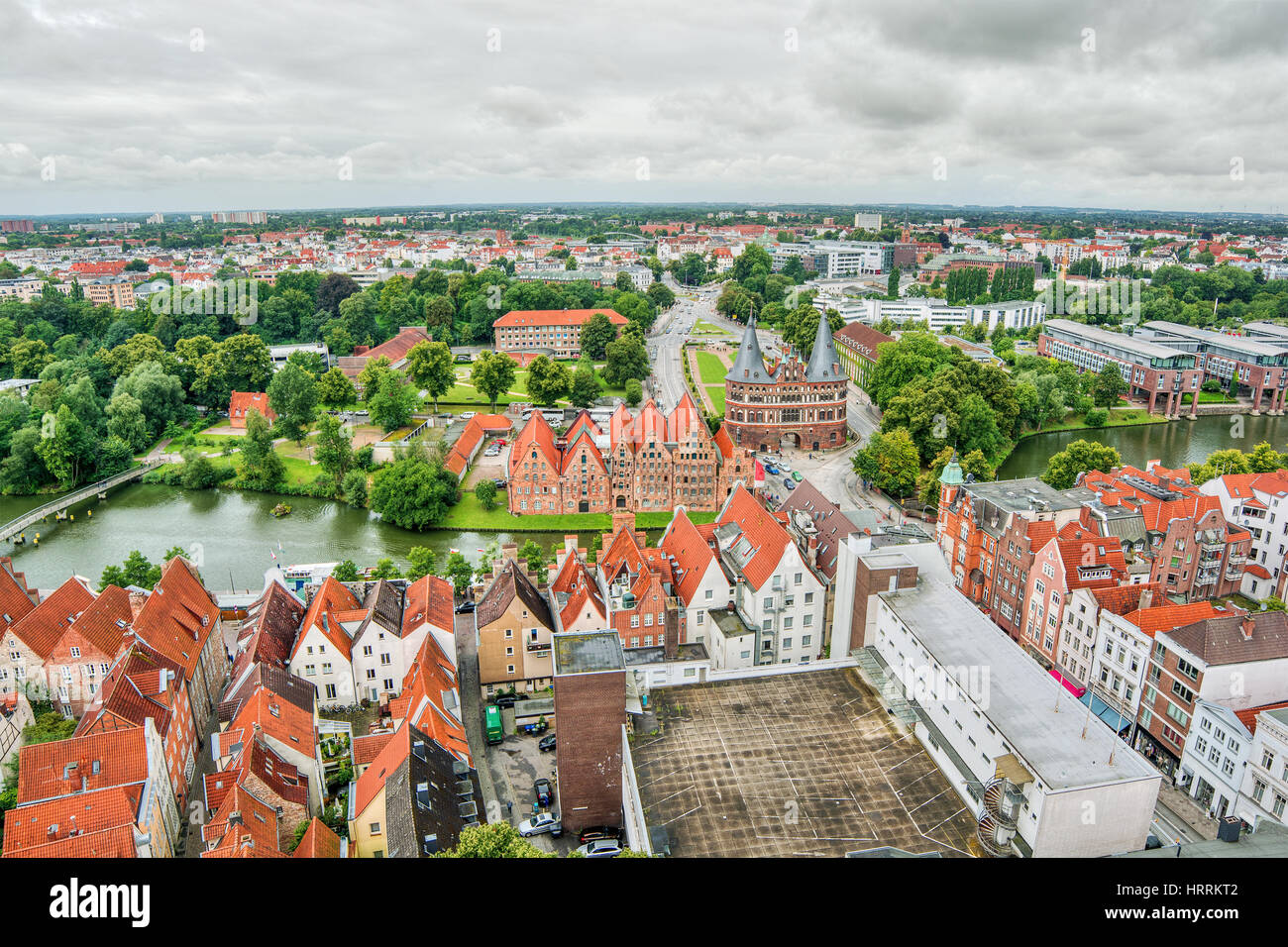 August 2016, Stadtbild von Lübeck (Deutschland), einschließlich das Tor Holstentor, HDR-Technik Stockfoto