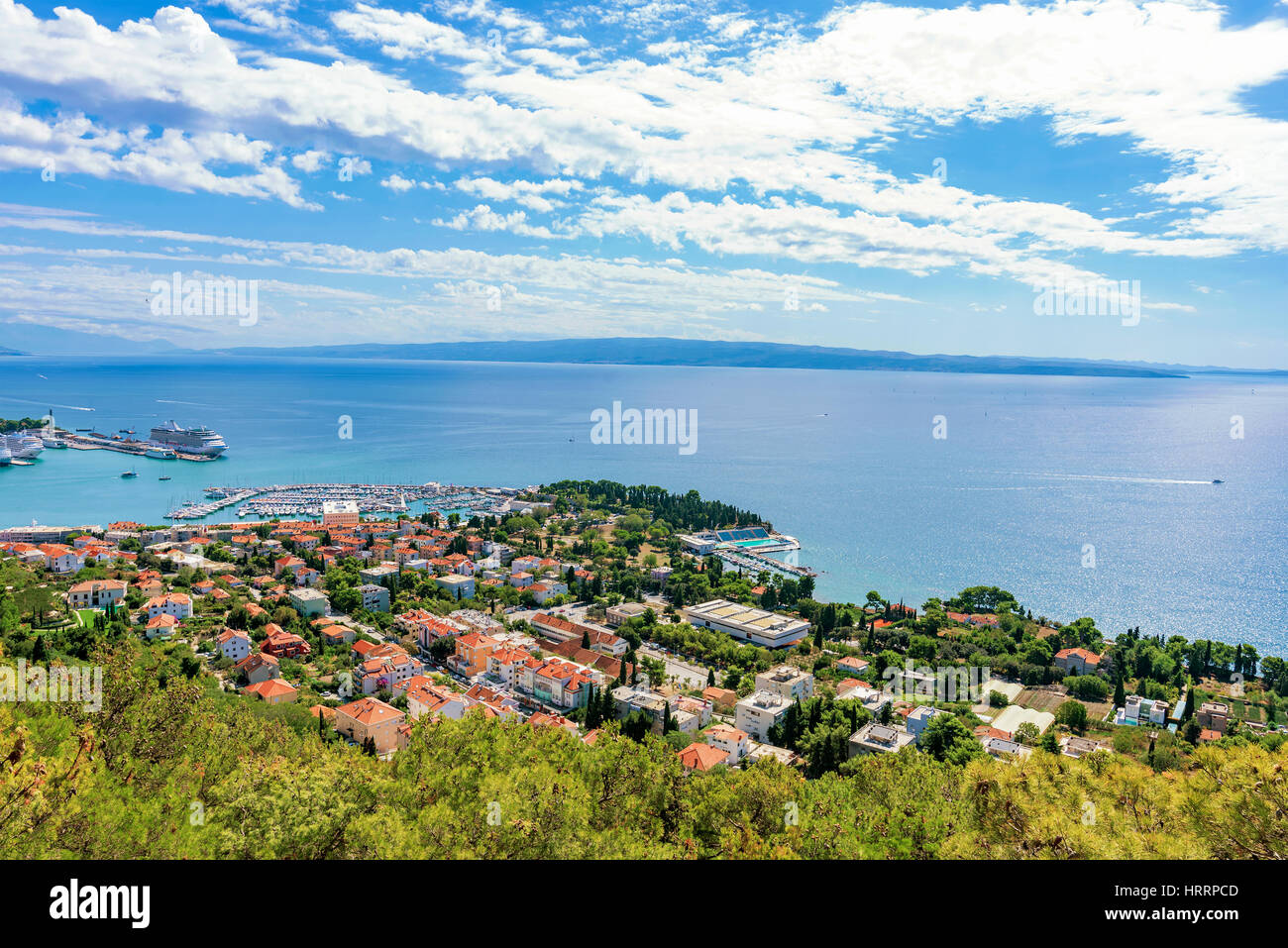 Hohen Blick auf Split mit Meer an einem sonnigen Tag Stockfoto