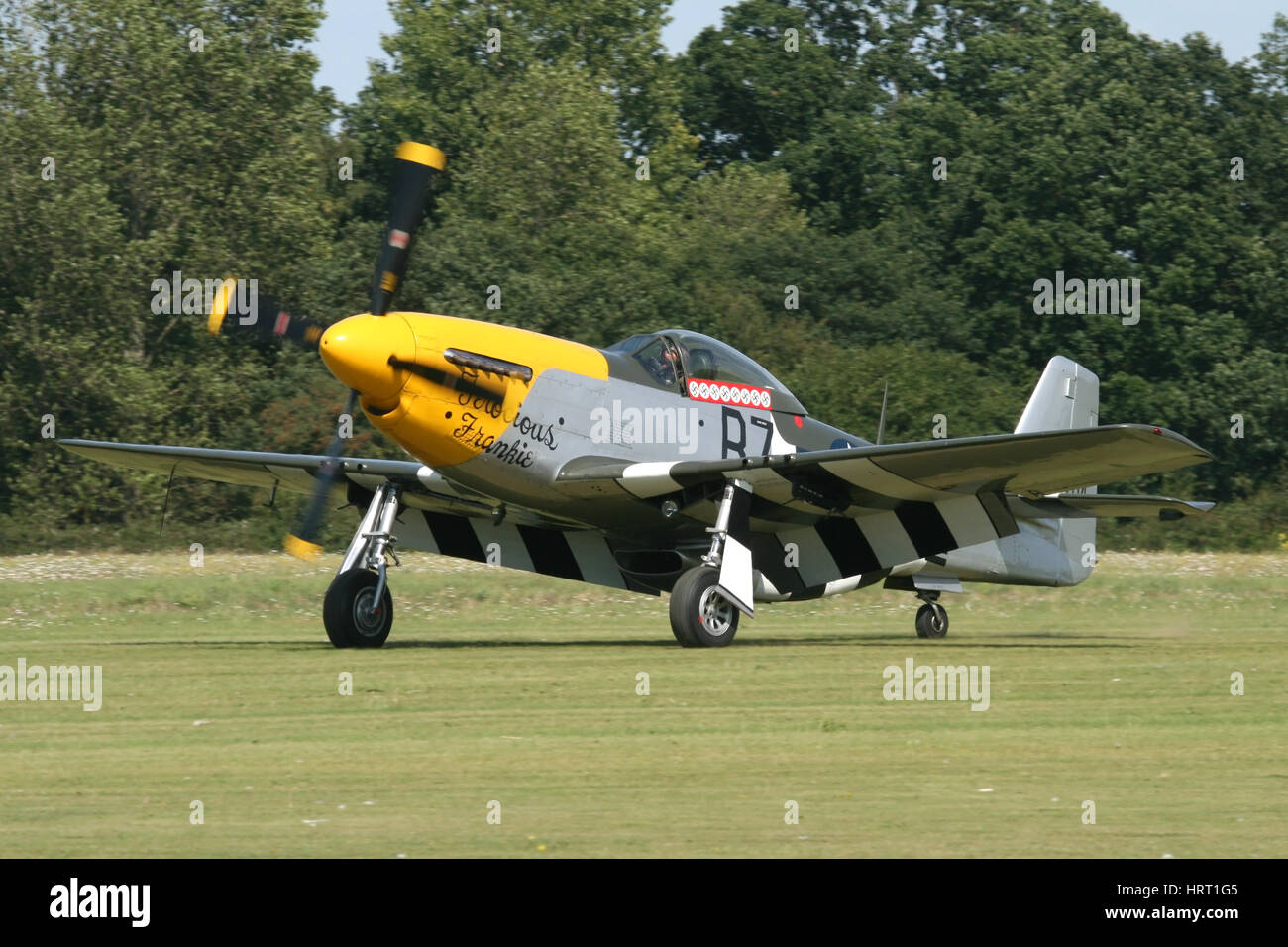 Wilder Frankie, die P - 51D Mustang von der alten Flugmaschine Firma landet auf einer Airshow in Rougham in Suffolk geflogen. Stockfoto