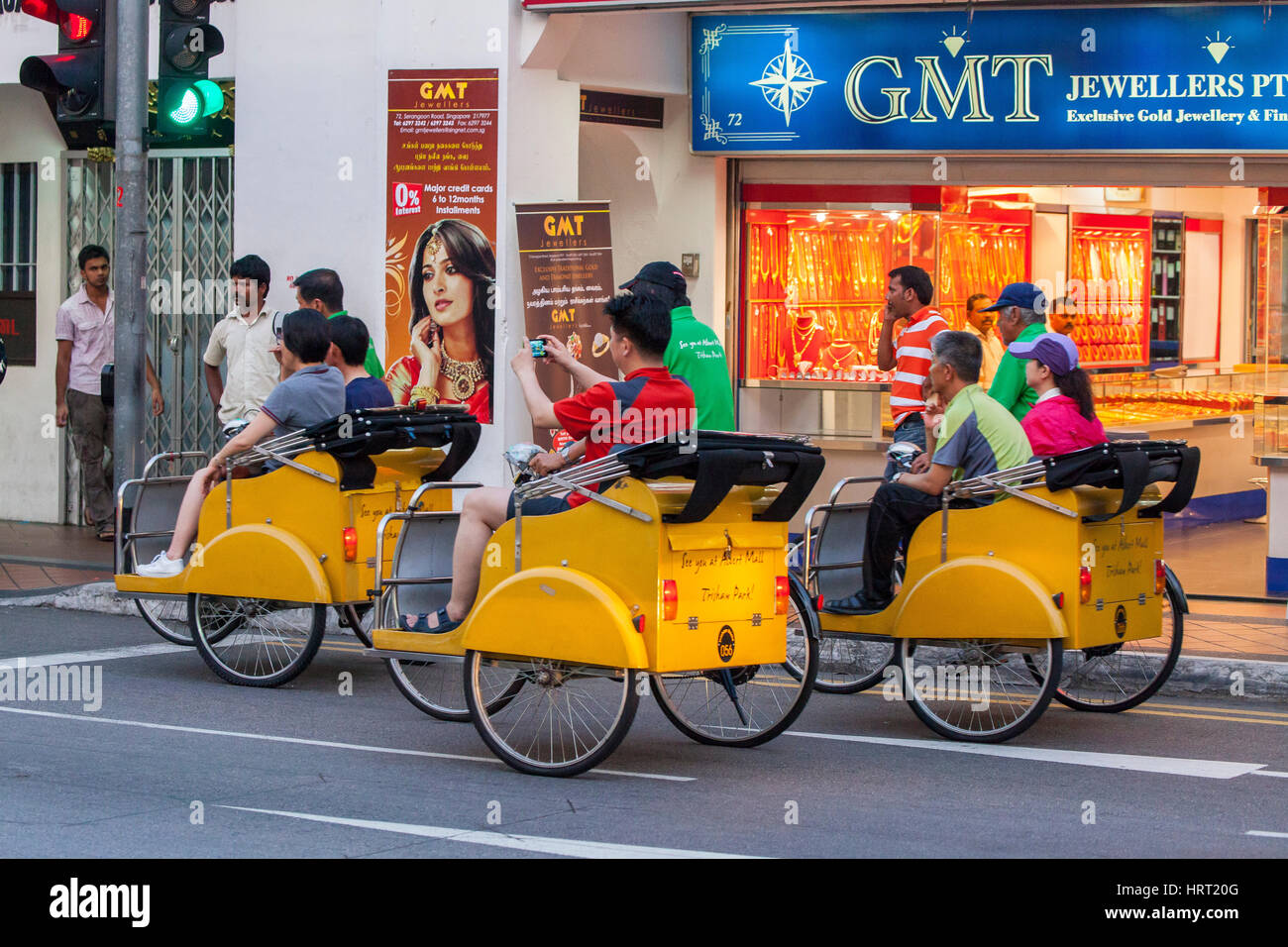 gelbe Fahrradrikschas, Straßen Szenen, Serangoon Road, Little India Bezirk, Singapur, Asien, Singapur Stockfoto