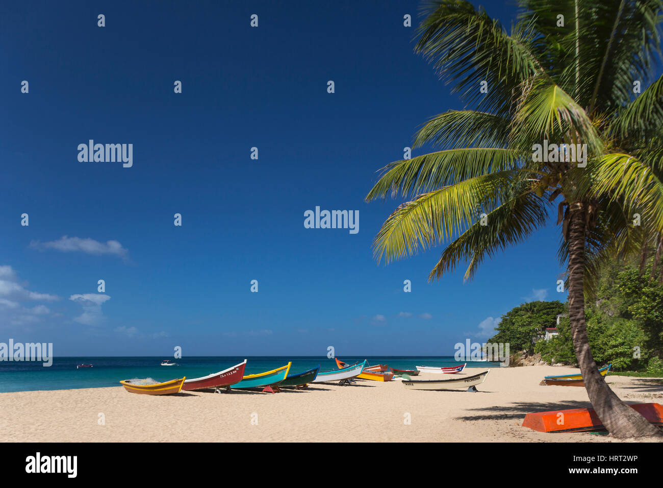 BUNT BEMALTEN YOLA ANGELN BOOTE CRASH BOAT STRAND AGUADILLA PUERTO RICO Stockfoto