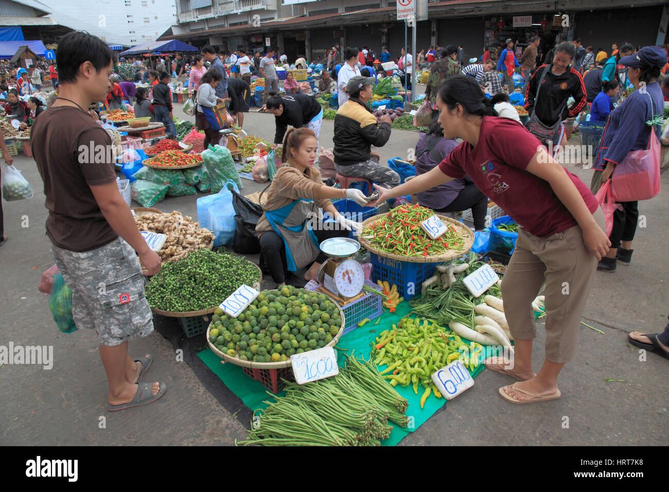 Laos, Vientiane, Talat Sao, Morgenmarkt, Leute, Essen, Stockfoto