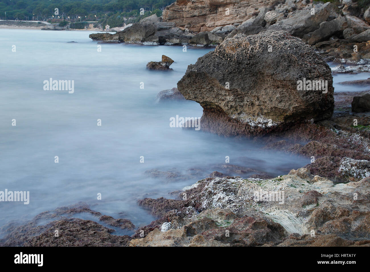 Küste des Meeres in einer Langzeitbelichtung geschossen Stockfoto