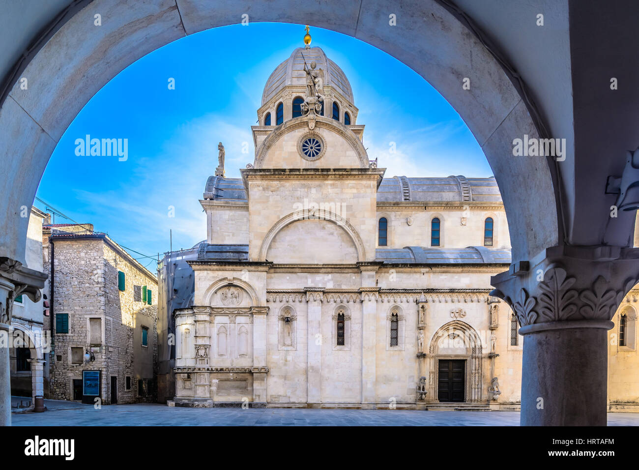 Blick auf UNESCO geschützte Kathedrale in der Stadt Sibenik, Kirche St. Jakob, Kroatien. Stockfoto