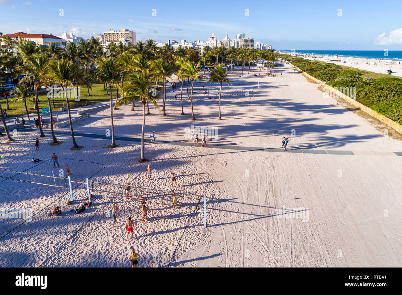 Miami Beach, Florida, Atlantischer Ozean, Lummus Park, Volleyballplätze, Spiel, Luftaufnahme von oben, FL170302d08 Stockfoto